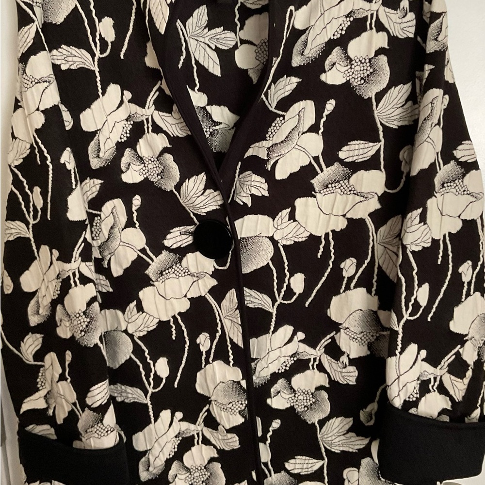 JM Collection Black and White Floral Blazer